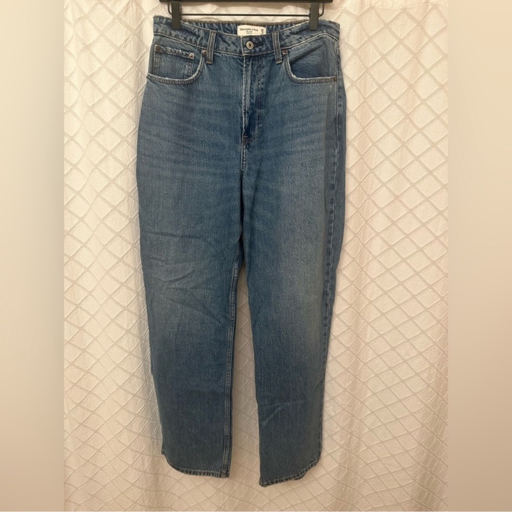 Abercrombie Curve Love Straight Leg Jeans